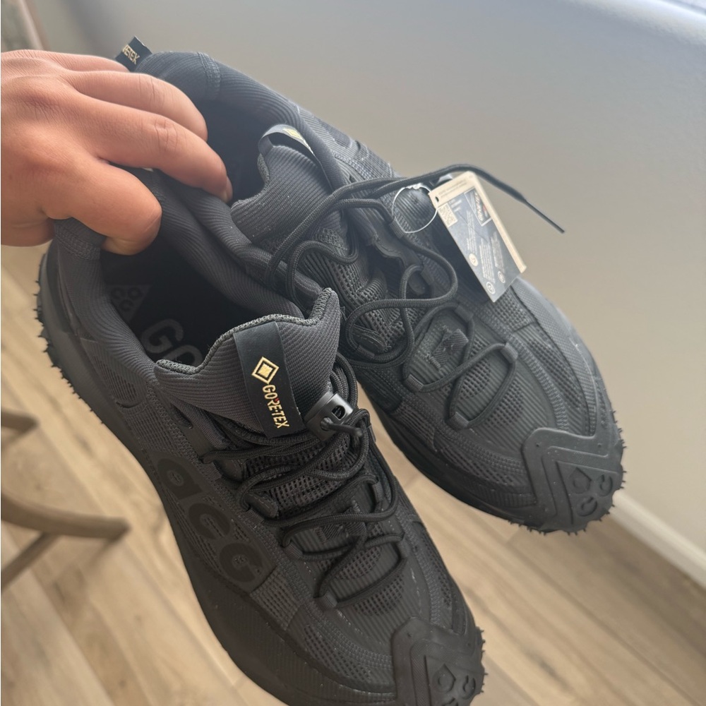 Nike Black GORE-TEX Athletic Shoes